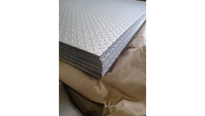 лист нержавеющий рифленый чечевица 1 мм AISI 304 купить в Санкт-Петербурге