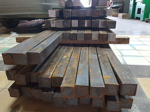 Квадрат стальной горячекатаный 150x150 мм Ст3сп ГОСТ 2591-2006 фото