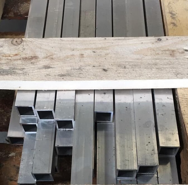 Труба алюминиевая профильная квадратная 40x40x2 мм АД31Т1 ГОСТ 18475-82 фото